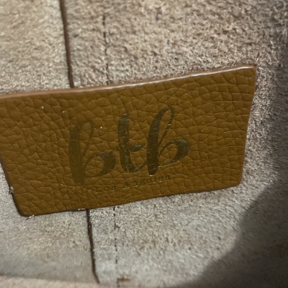 BTB  small brown Genuine  leather crossbody EUC - Picture 6 of 9